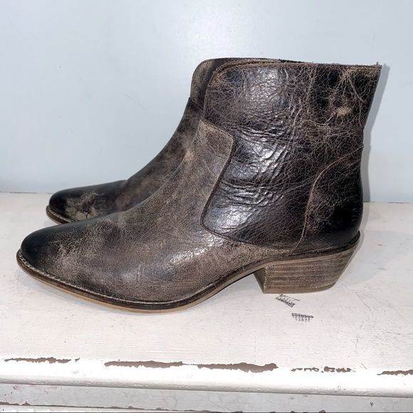 Diba Tru genuine leather, pointed toe, side zipper, worn looking short boots - Picture 2 of 10